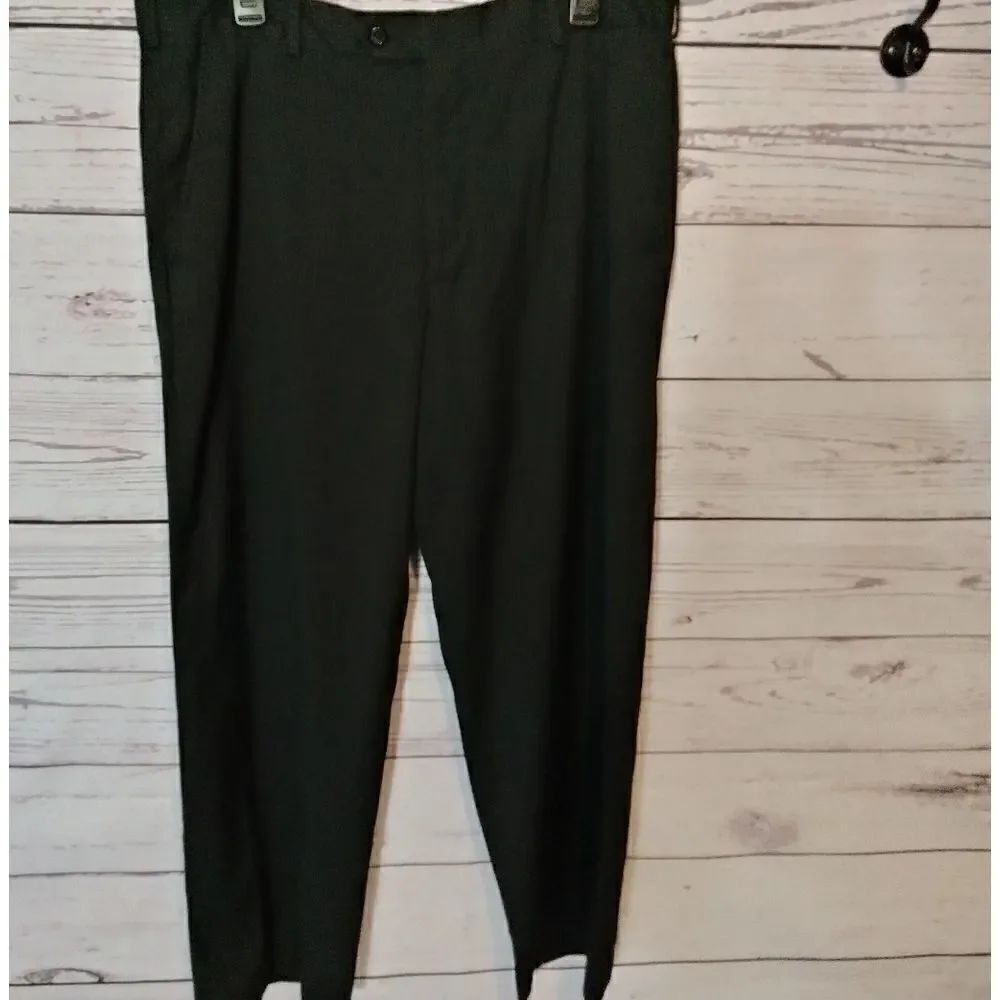 Pre-owned. "George" men's dress pants.